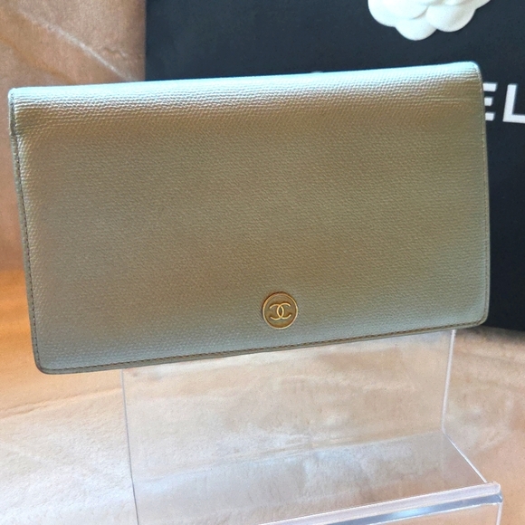 CHANEL Metallic Silver Wallet - Picture 7 of 7